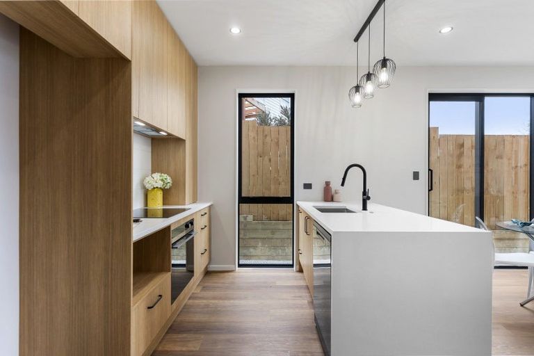 Photo of property in 121a Reeves Road, Pakuranga Heights, Auckland, 2010