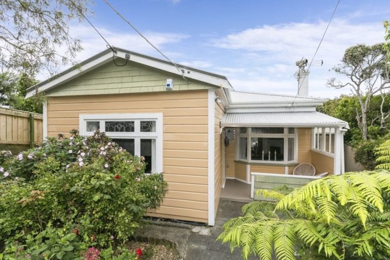 Photo of property in 18 Charlotte Avenue, Brooklyn, Wellington, 6021