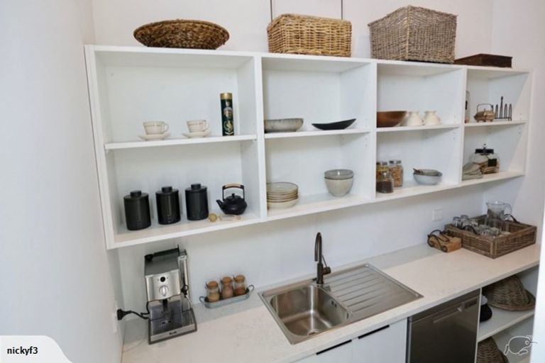 Photo of property in 7 Te Heke Place, Waikanae, 5036