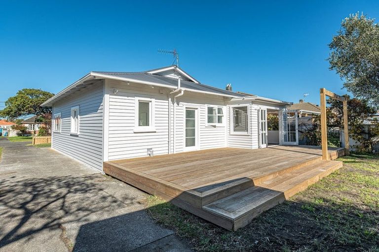 Photo of property in 16 Duigan Street, Gonville, Whanganui, 4501