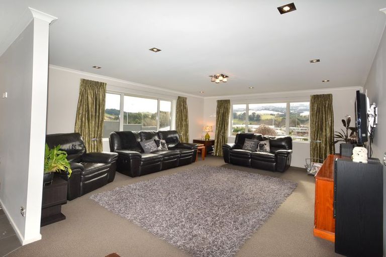 Photo of property in 18 Grandvista Drive, Green Island, Dunedin, 9018