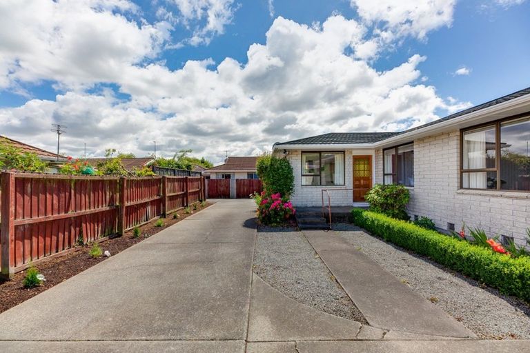 Photo of property in 1/8a Salford Avenue, Redwood, Christchurch, 8051