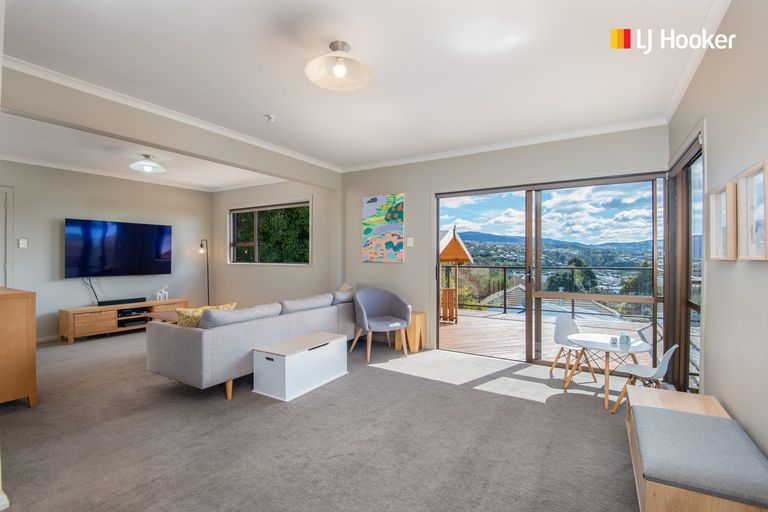 Photo of property in 100 Easther Crescent, Kew, Dunedin, 9012