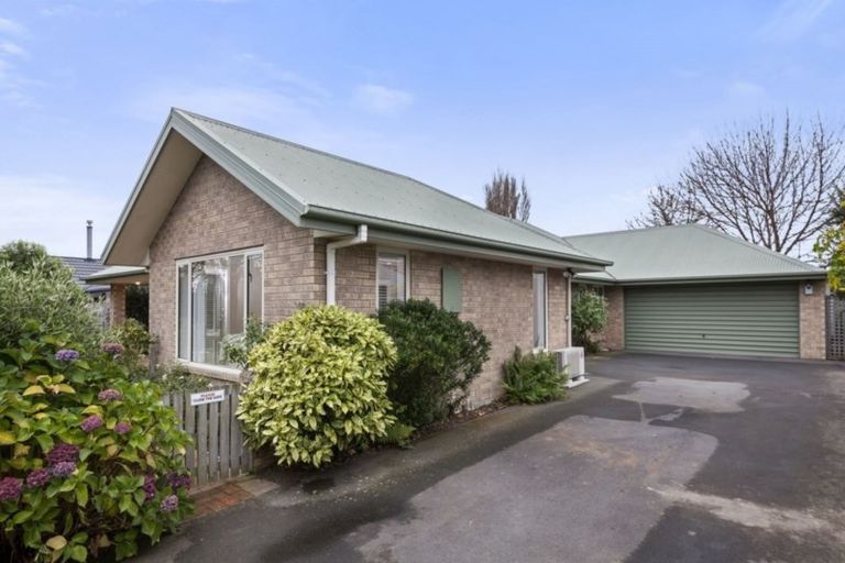 Photo of property in 19 Thornwood Place, Redwood, Christchurch, 8051