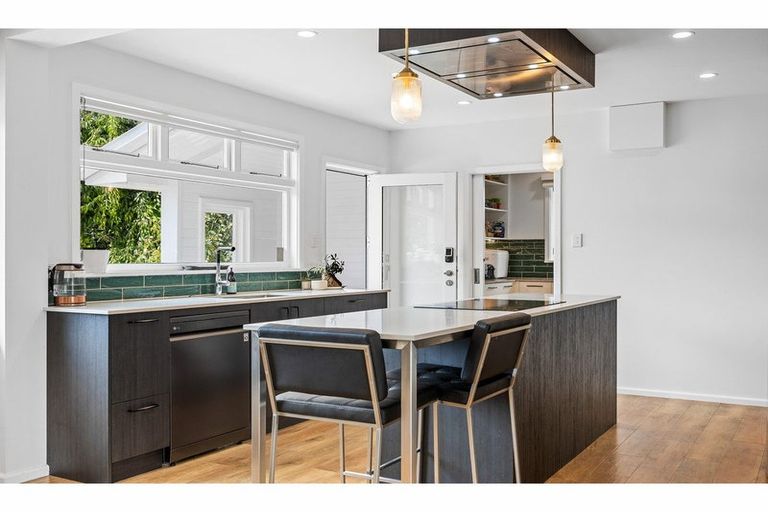 Photo of property in 19 Joyce Crescent, Ilam, Christchurch, 8041