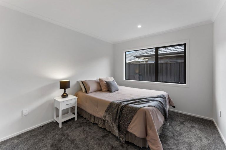 Photo of property in 3 Nikau Lane, Timberlea, Upper Hutt, 5018