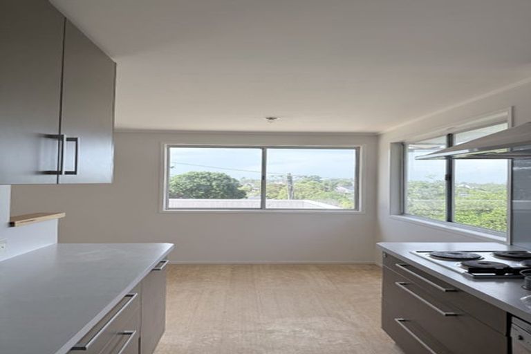 Photo of property in 5 Red Beach Road, Red Beach, 0932