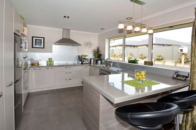 Photo of property in 18 Grandvista Drive, Green Island, Dunedin, 9018