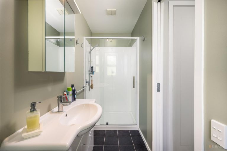 Photo of property in 84 Timaru Road, Waimate, 7924