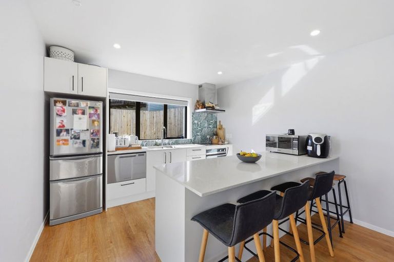 Photo of property in 64 Robbies Road, Shelly Park, Auckland, 2014