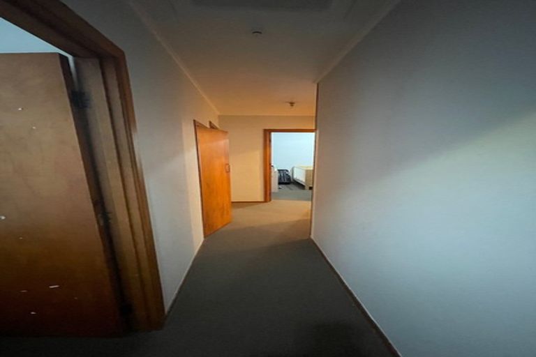 Photo of property in 33 Mackenzie Street, Te Atatu South, Auckland, 0610