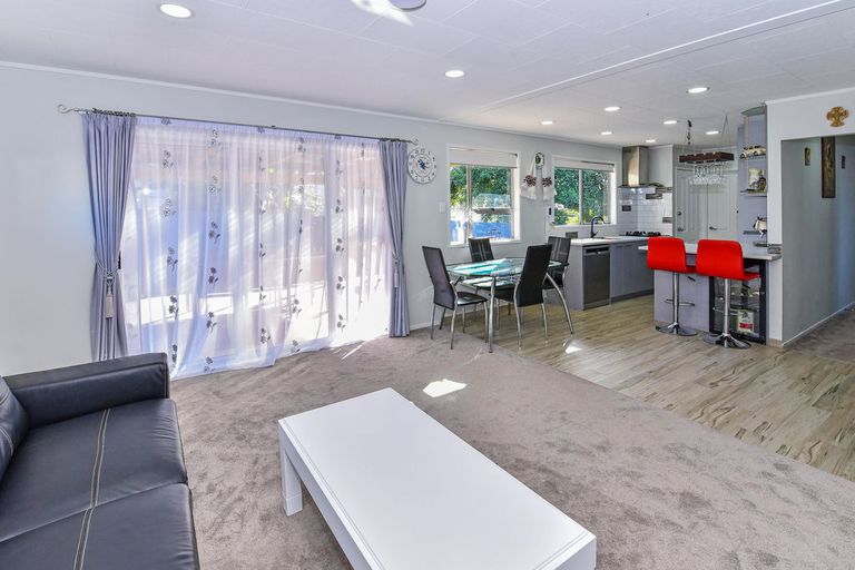 Photo of property in 2/21 Komako Place, Papatoetoe, Auckland, 2025