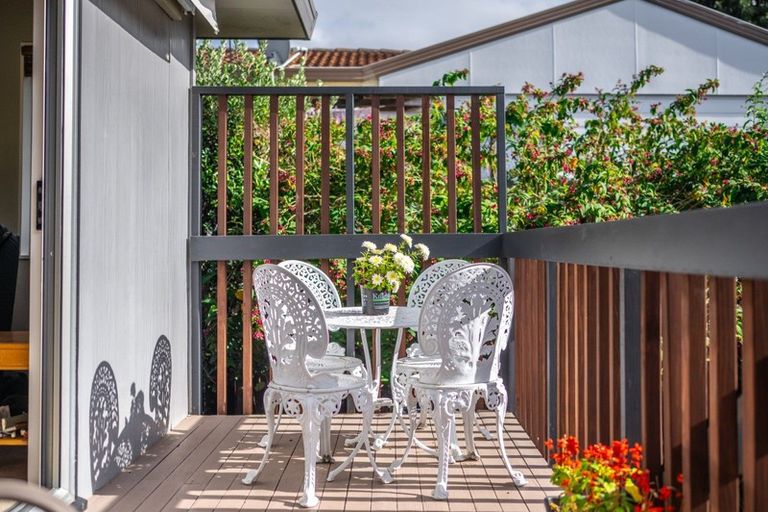 Photo of property in 2/114 Bradbury Road, Botany Downs, Auckland, 2010