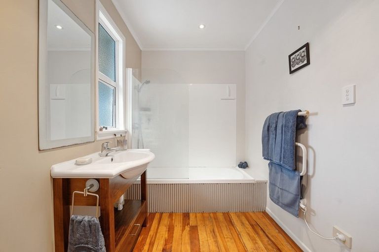 Photo of property in 10 Saxton Road, Upper Vogeltown, New Plymouth, 4310