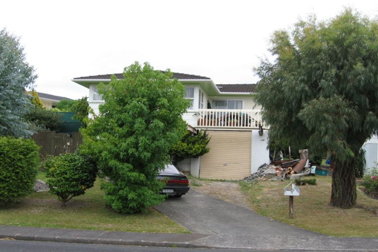 Photo of property in 8 Tamahere Drive, Glenfield, Auckland, 0629