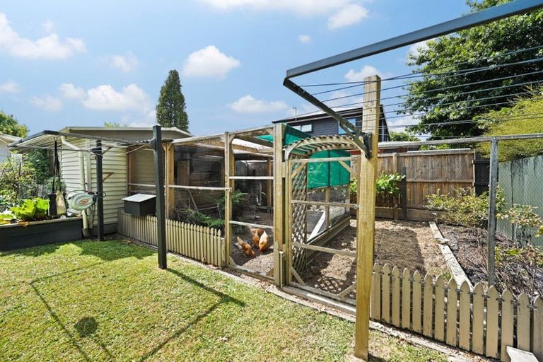 Photo of property in 73 Oakfield Crescent, Pukete, Hamilton, 3200