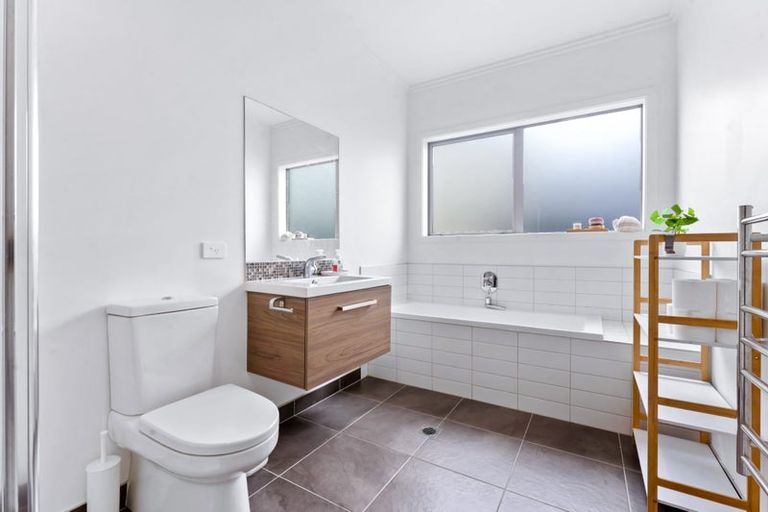 Photo of property in 33 Kanuka Road, Hobsonville, Auckland, 0616