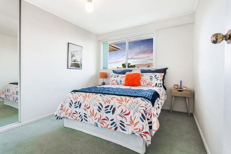 Photo of property in 33 Tiroroa Avenue, Te Atatu South, Auckland, 0610