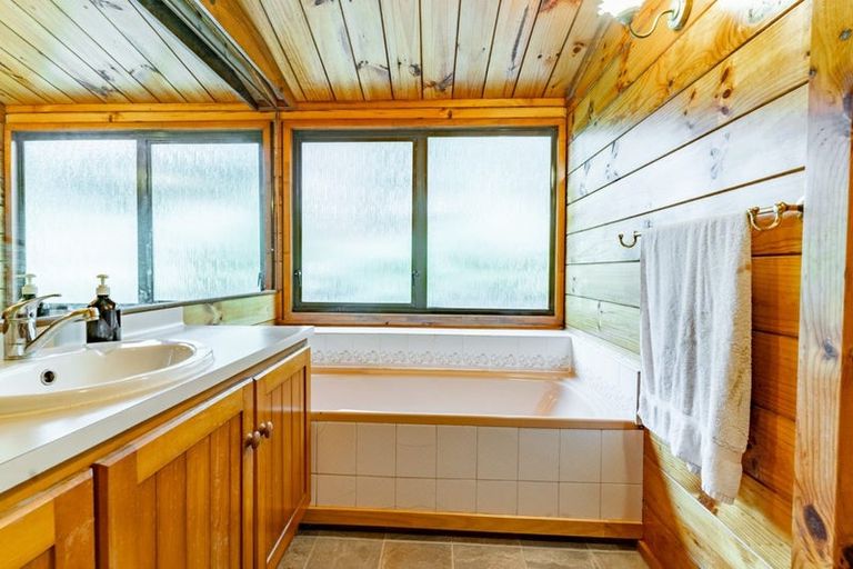 Photo of property in 236 Point View Drive, East Tamaki Heights, Auckland, 2016