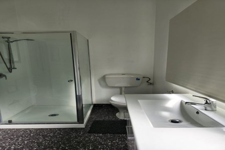 Photo of property in 2/44 Darren Crescent, Half Moon Bay, Auckland, 2012