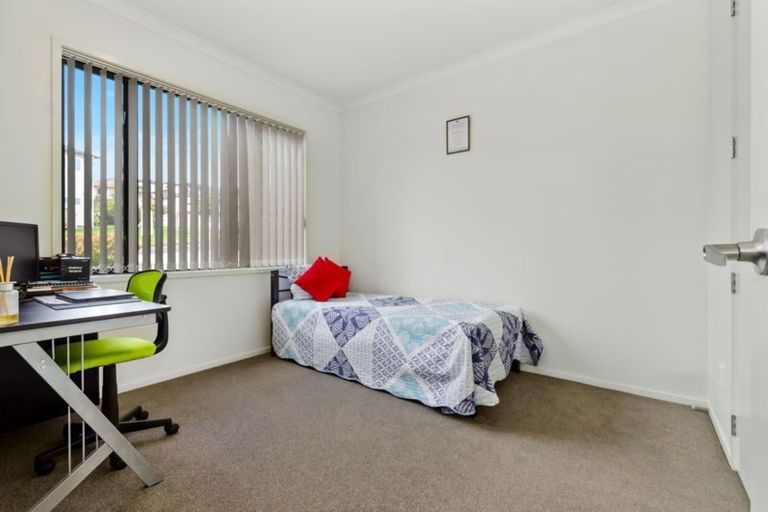 Photo of property in 31 Kirikiri Drive, Papakura, 2110