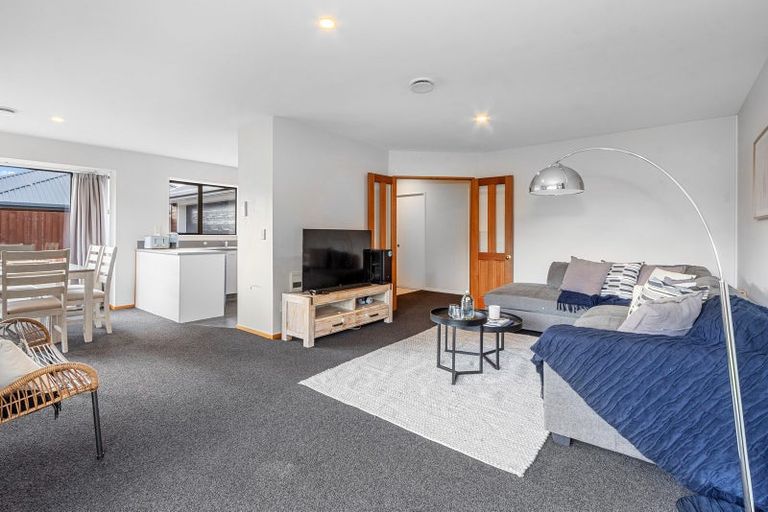 Photo of property in 2/5 Astor Place, Halswell, Christchurch, 8025
