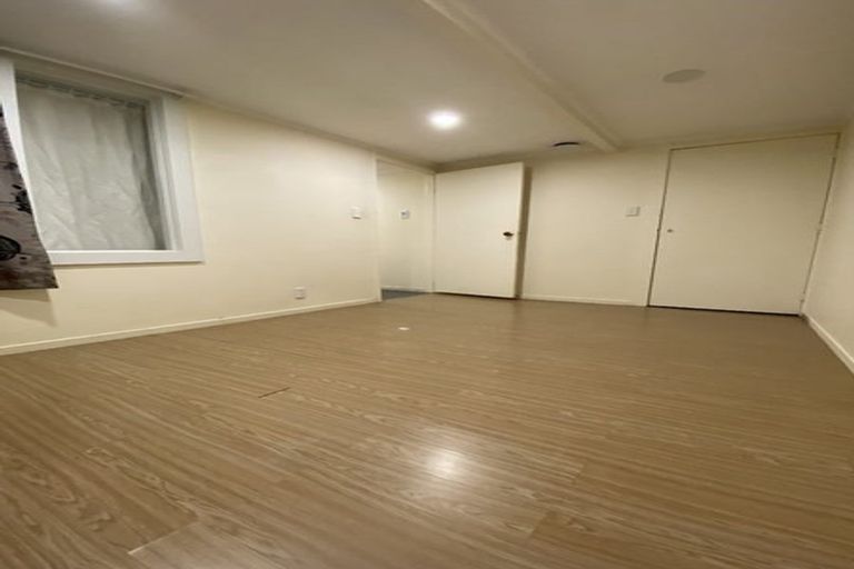 Photo of property in 1/288 East Coast Road, Forrest Hill, Auckland, 0620