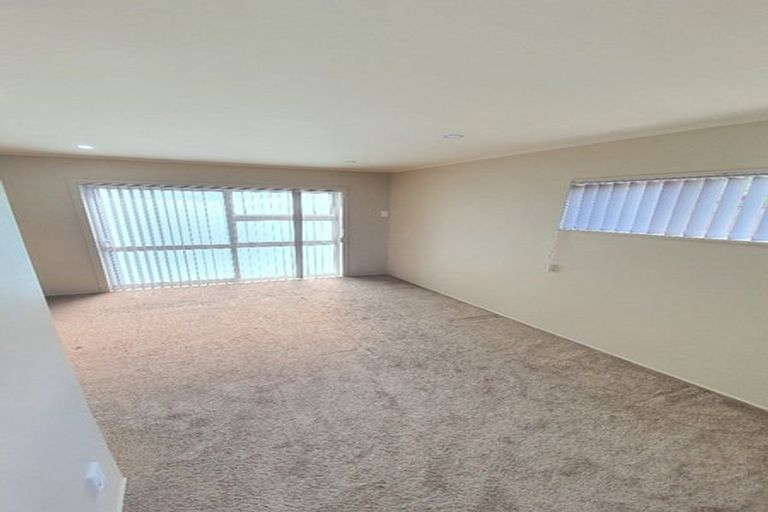 Photo of property in 2/4 South Street, Papakura, 2110