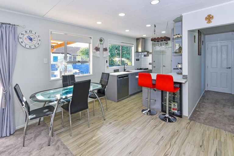 Photo of property in 2/21 Komako Place, Papatoetoe, Auckland, 2025