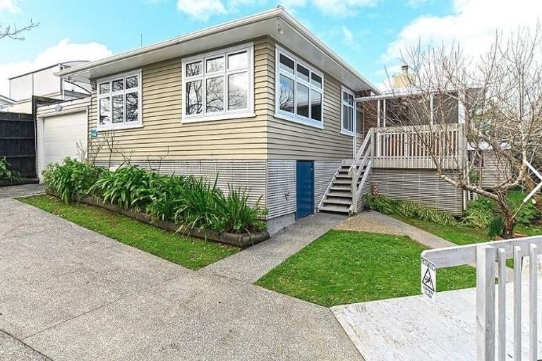 Photo of property in 10 Oteha Valley Road, Northcross, Auckland, 0632
