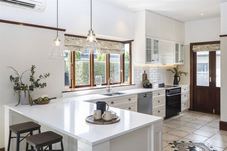 Photo of property in 121 Weston Road, St Albans, Christchurch, 8052