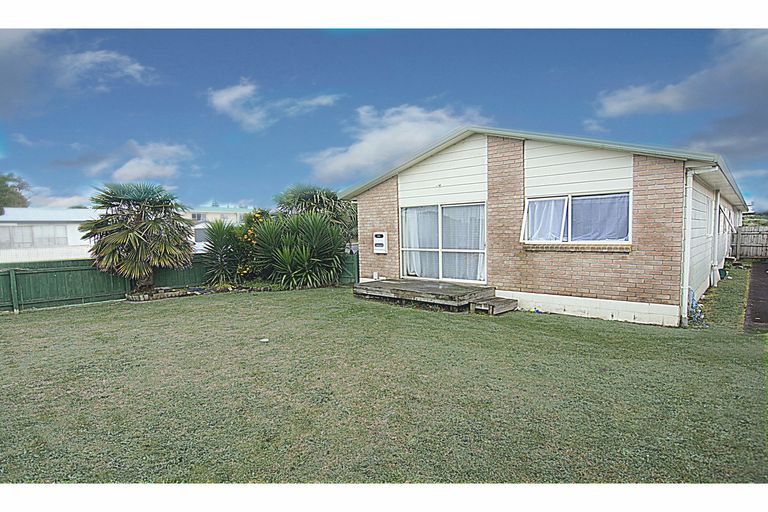 Photo of property in 1 Riverside Drive, Waiuku, 2123