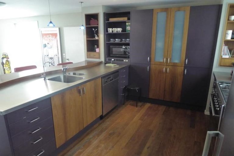 Photo of property in 96a Mana Esplanade, Paremata, Porirua, 5026