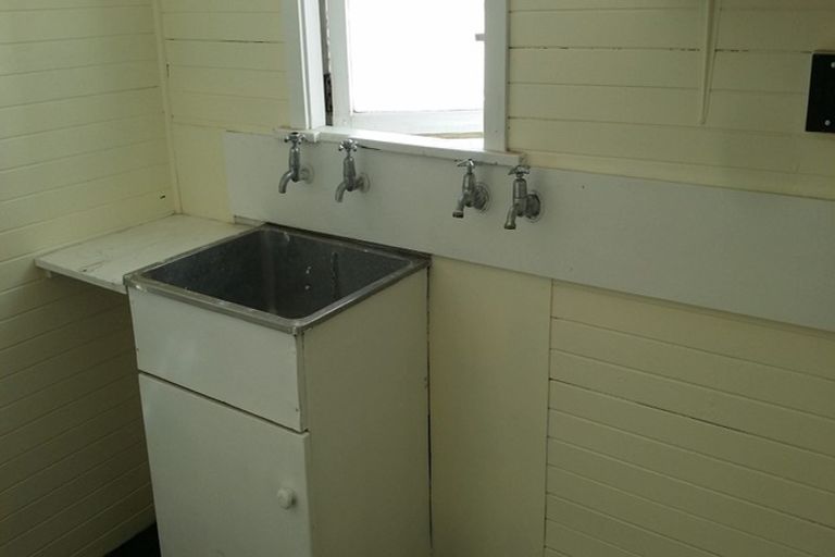 Photo of property in 5 Brown Street, Mount Cook, Wellington, 6021