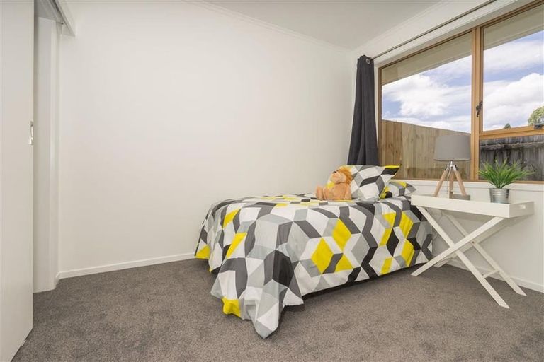 Photo of property in 3/70 Taikata Road, Te Atatu Peninsula, Auckland, 0610