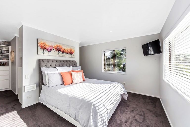 Photo of property in 3 Otanerua Road, Hatfields Beach, Orewa, 0931