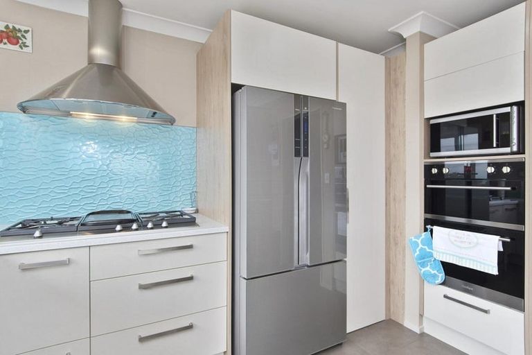 Photo of property in 36 Downing Place, Welcome Bay, Tauranga, 3112