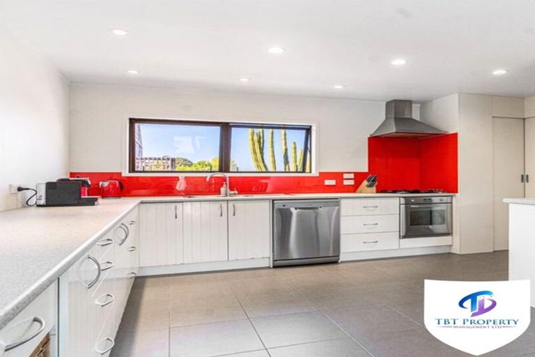 Photo of property in 563 Great South Road, Rosehill, Papakura, 2113