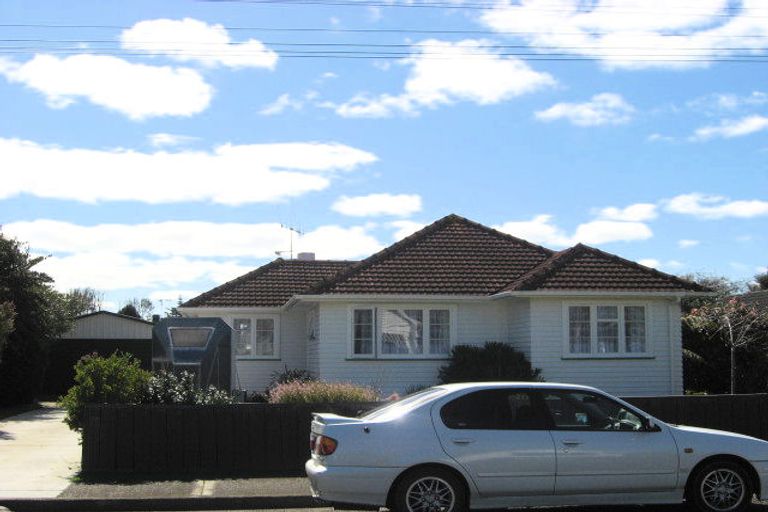 Photo of property in 15 Saint Annes Street, Levin, 5510