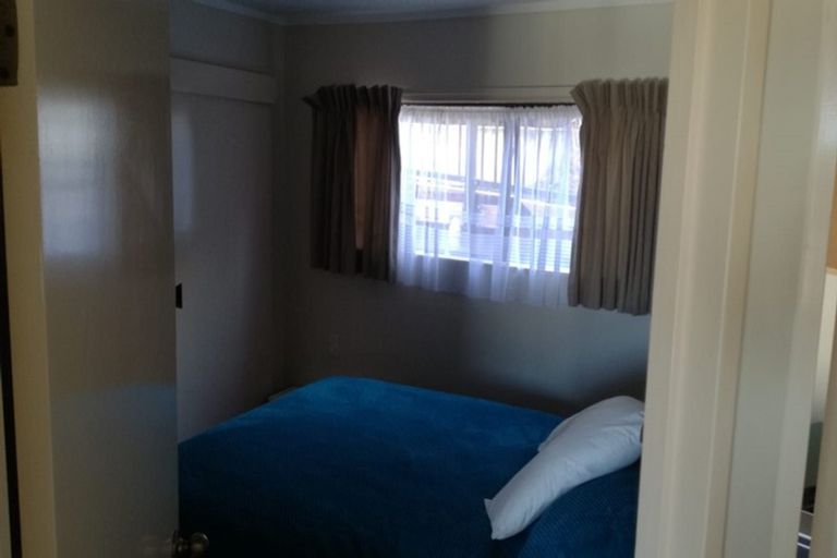 Photo of property in 20 Van Dyke Place, West Harbour, Auckland, 0618