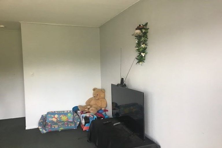 Photo of property in 2/30 Mcleod Road, Henderson, Auckland, 0612