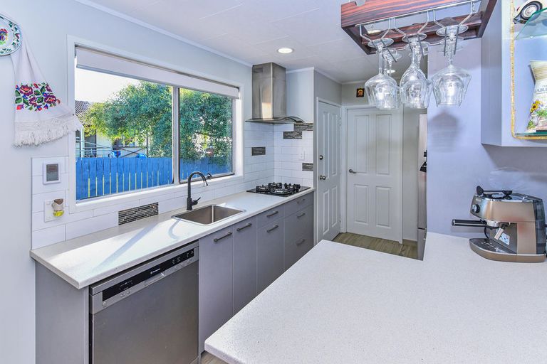 Photo of property in 2/21 Komako Place, Papatoetoe, Auckland, 2025