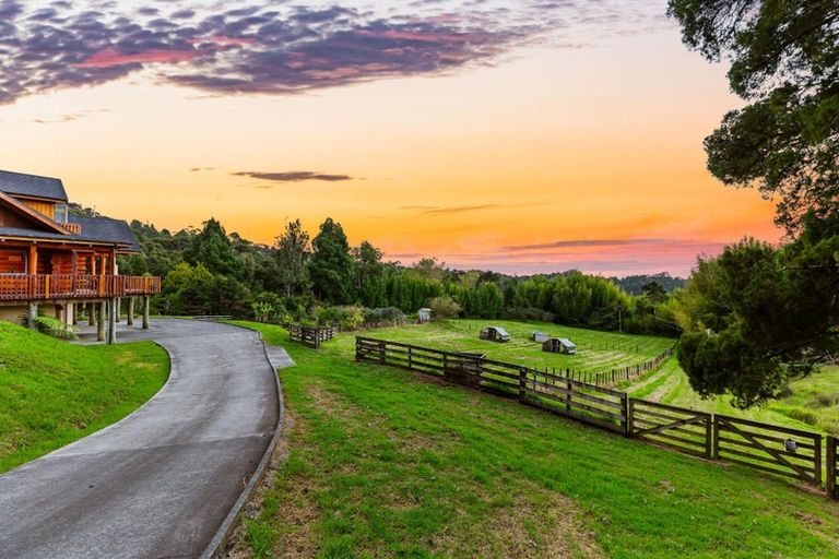 Photo of property in 847 West Coast Road, Oratia, Auckland, 0604