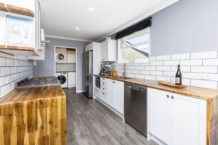 Photo of property in 53 Oregon Drive, Maoribank, Upper Hutt, 5018