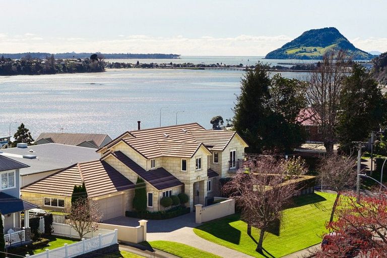 Photo of property in 1 Edgecumbe Road, Tauranga, 3110