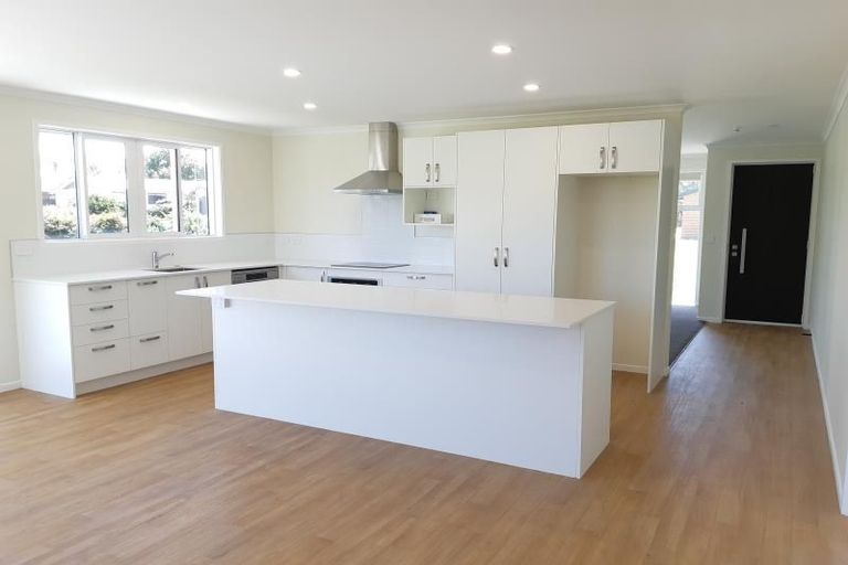 Photo of property in 18 Coolen Place, Tuakau, 2121
