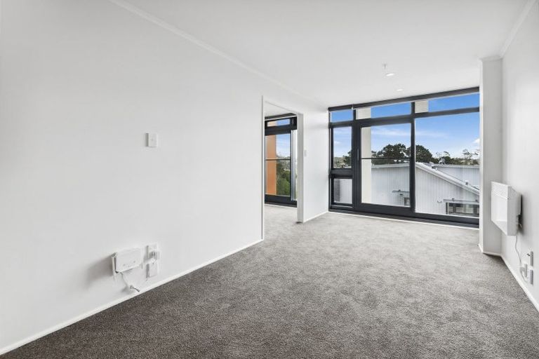 Photo of property in 5e/30 Westward Ho, Glen Eden, Auckland, 0602