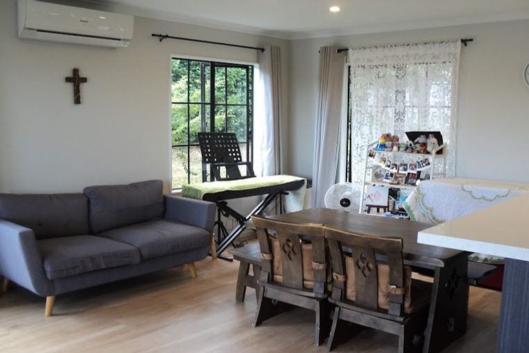 Photo of property in 8a Diosma Place, Botany Downs, Auckland, 2010