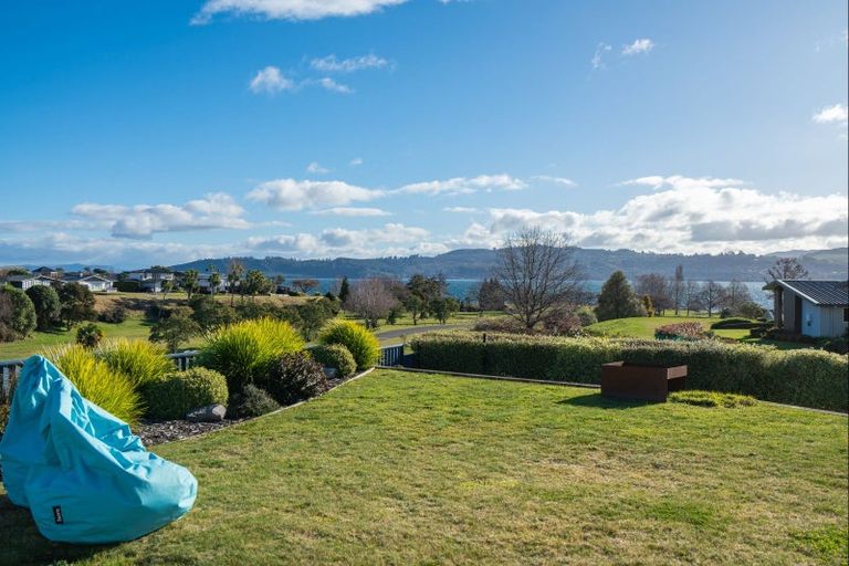 Photo of property in 5 Pukenamu Road, Rainbow Point, Taupo, 3330