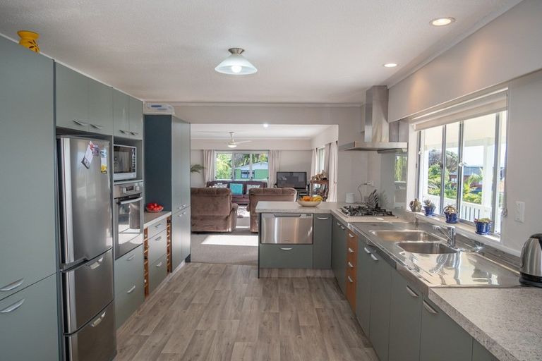 Photo of property in 48 Stratford Drive, Cable Bay, 0420